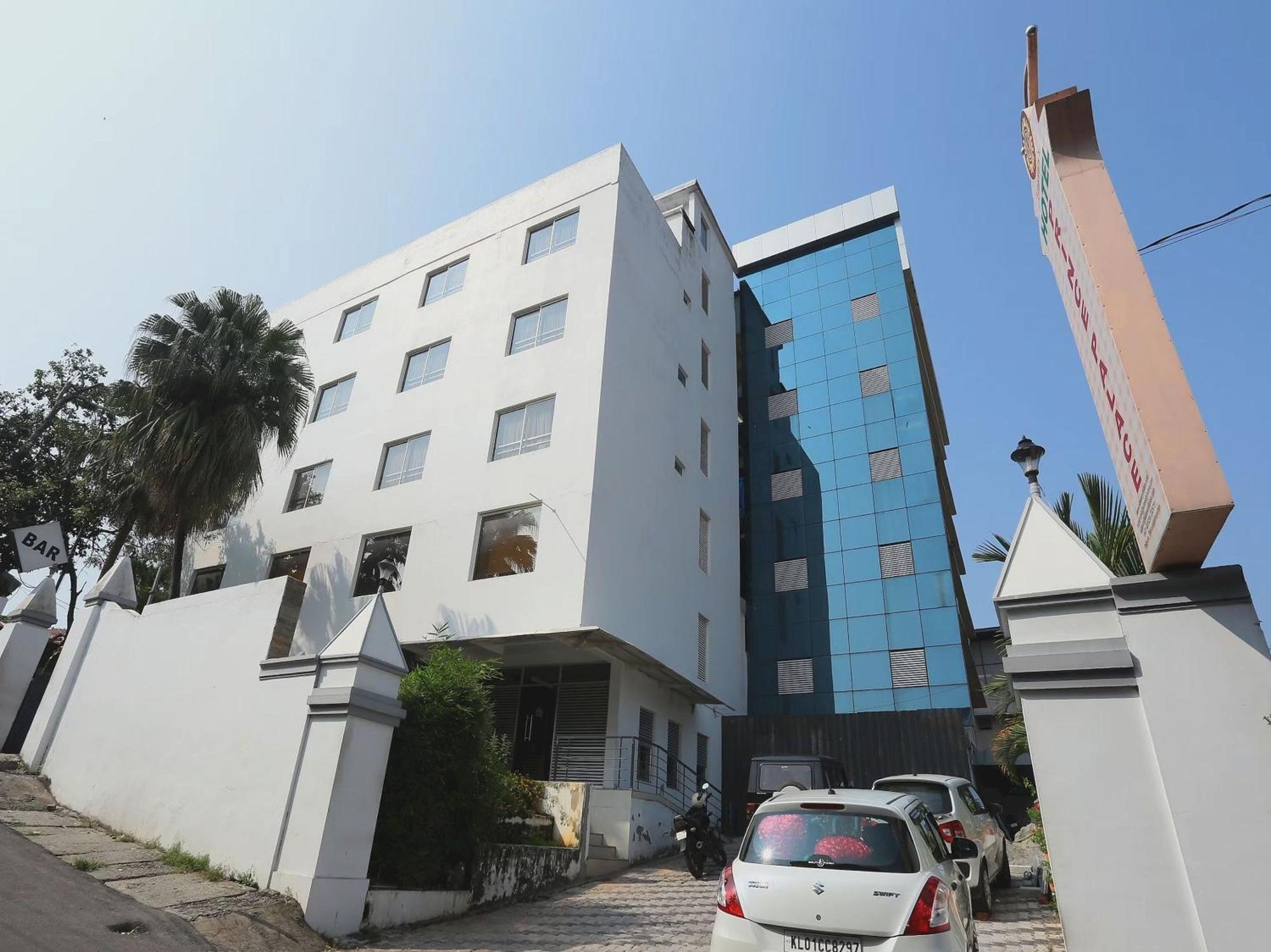Super Townhouse Prince Palace Thiruvananthapuram Exterior photo
